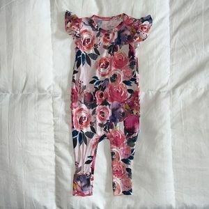 NEW EXCELLENT CONDITION Posh Peanut ruffled cap sleeve romper 12-18 mo